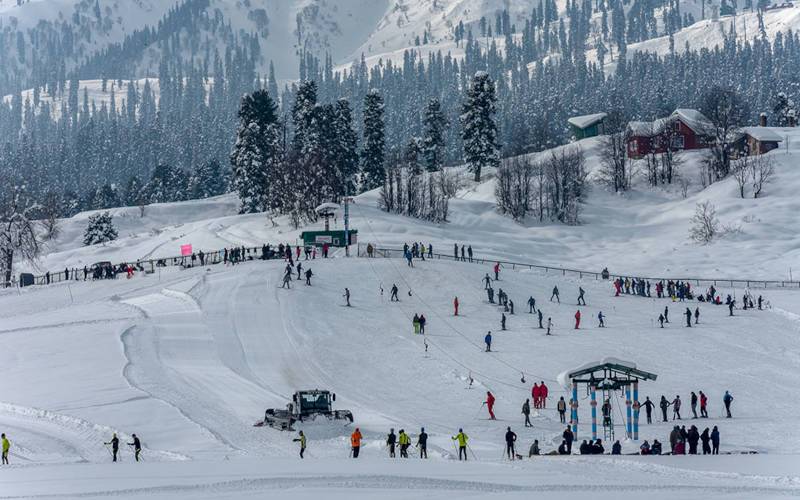 গুলমার্গ – স্কিইংয়ের স্বর্গ