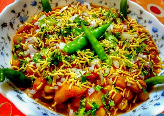 ঘুঘনি চাট