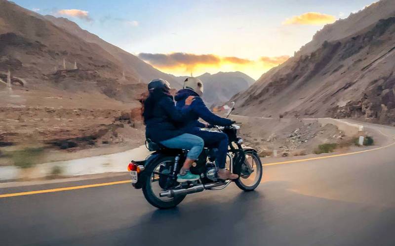 লাদাখ বাইক ট্যুর: জীবনের সেরা অভিজ্ঞতার সম্পূর্ণ গাইড