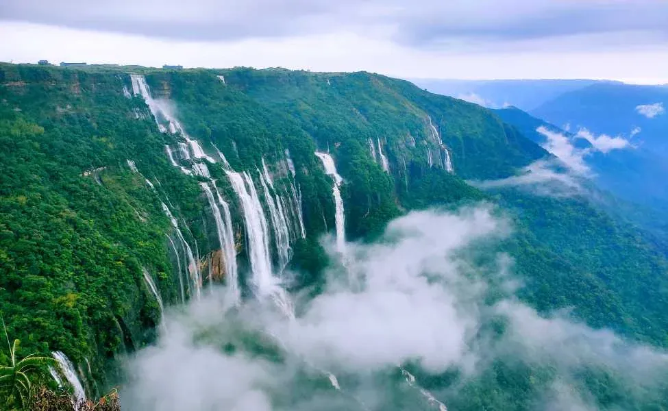 বর্ষায় ভ্রমণ